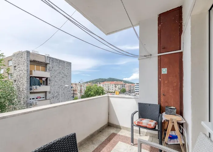 Oggy Balcony