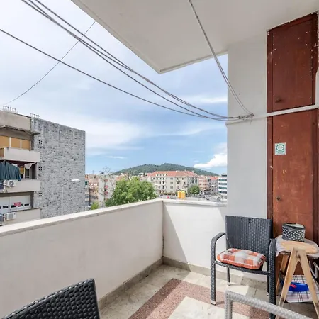 Oggy Balcony